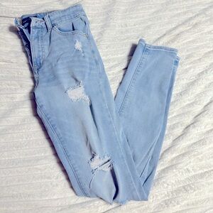 Aeropostale 4L high rise jegging. Light wash, distressed.
